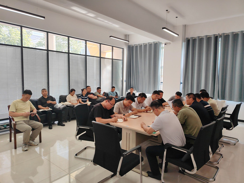后勤党总支政治学习扩大会现场