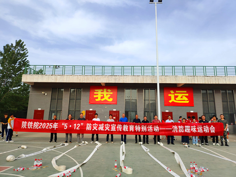 后勤党总支第一党支部党员合影留念
