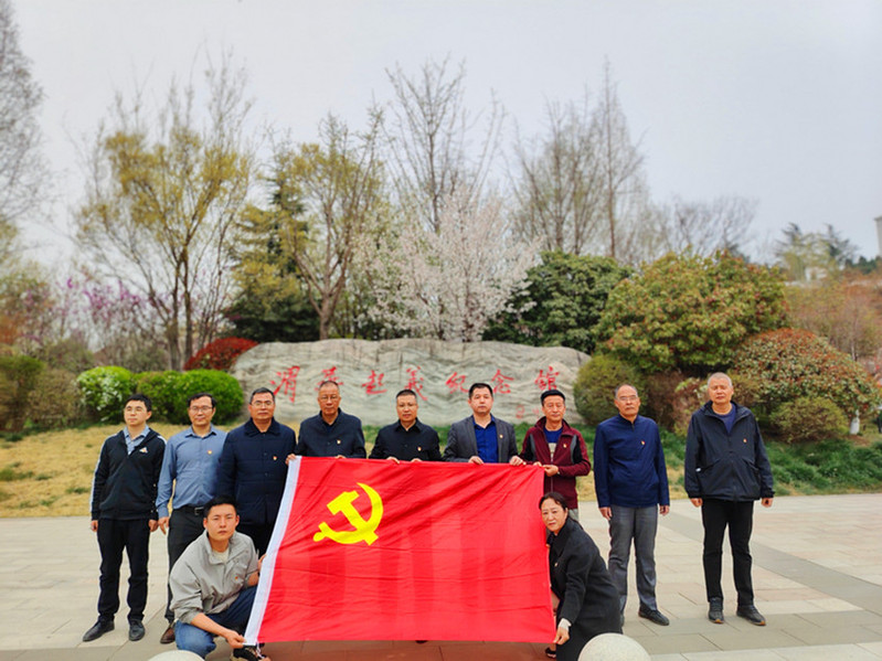 党员合影留念