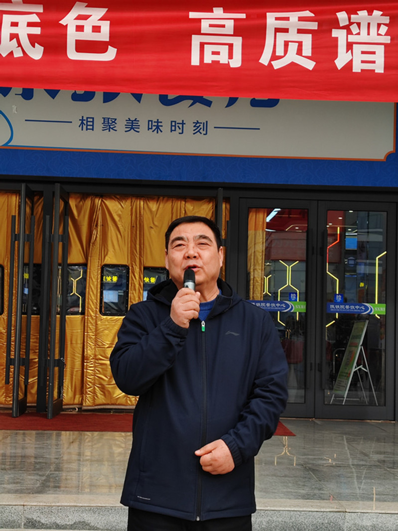 李林军副书记宣布学校2025年义务植树活动正式开始