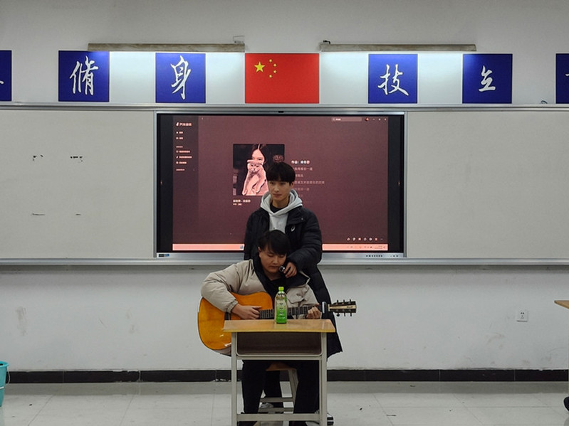 清新淡雅的吉他弹