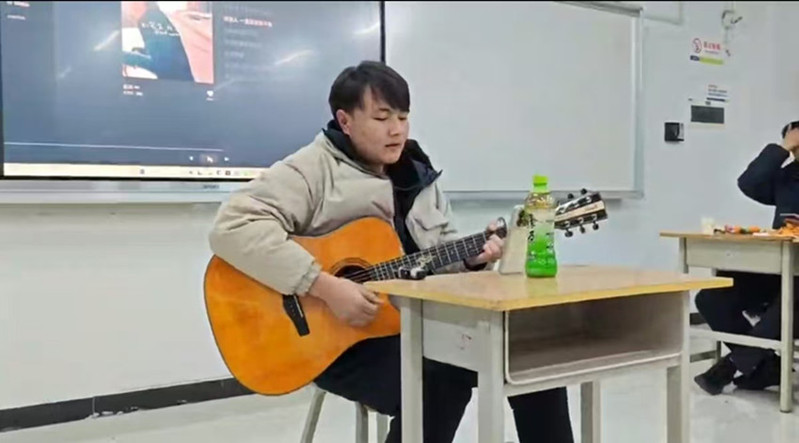 清新淡雅的吉他弹