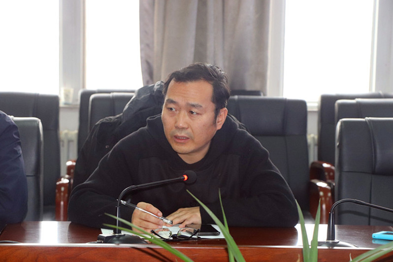 后勤安保处副处长郎儒林传达学校文件精神并进行工作部署