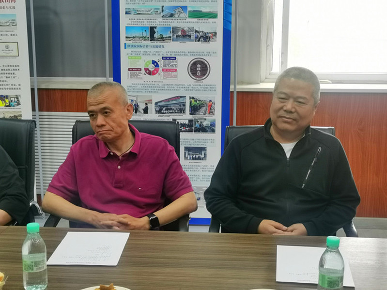 王凯、高聪龙依次发言，话语间满是对岗位的不舍与对学校的眷恋