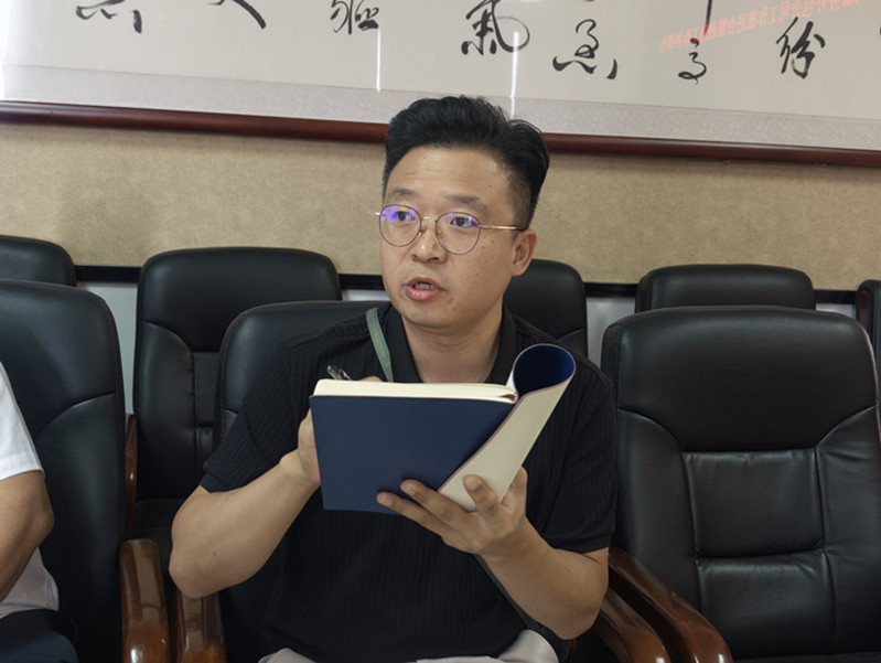 服务外包单位依次汇报新学期工作实施方案及迎新保障具体举措，梳理当前运营中存在的现实问题，提出工作改进思路。