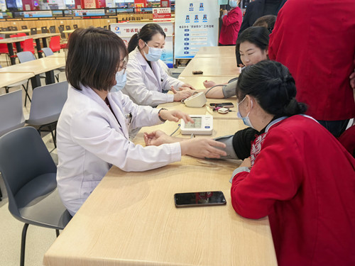 关爱“她”健康 情暖雷锋月（高新校区）