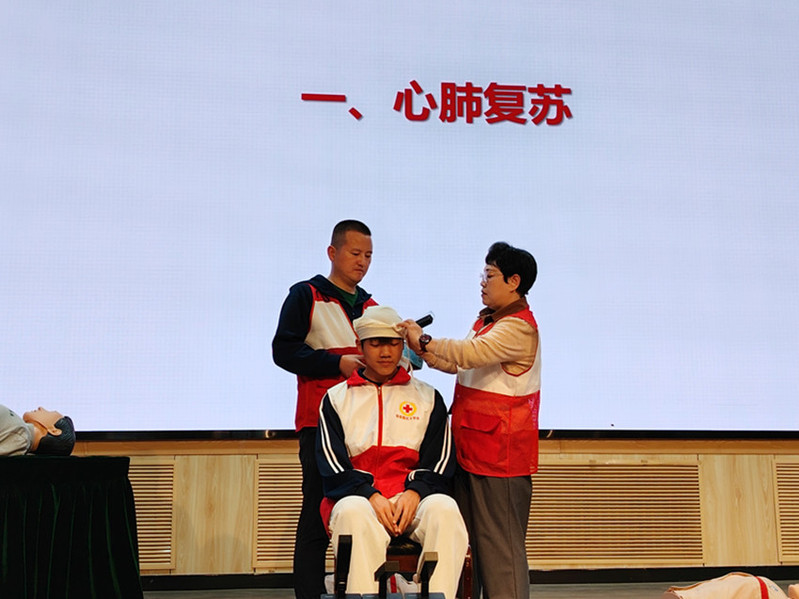 渭南市红十字会专业讲师冯阳平开展急救培训