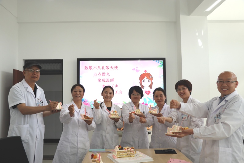 分享蛋糕 欢乐时刻