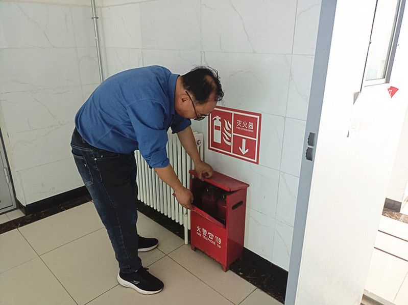 检查学生公寓消防器材