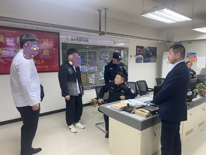 后勤安保处干部协助民警处置考生矛盾纠纷