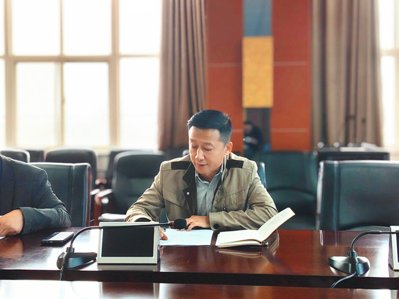 后勤安保处综合科科长何冰主持推进会_