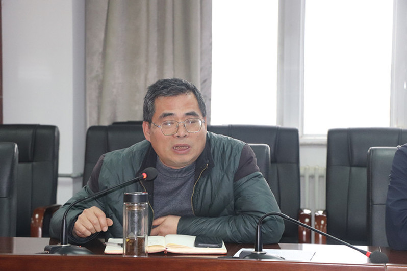后勤安保处副处长康江龙对后勤安保外包服务项目进行中肯点评并提出建设性意见