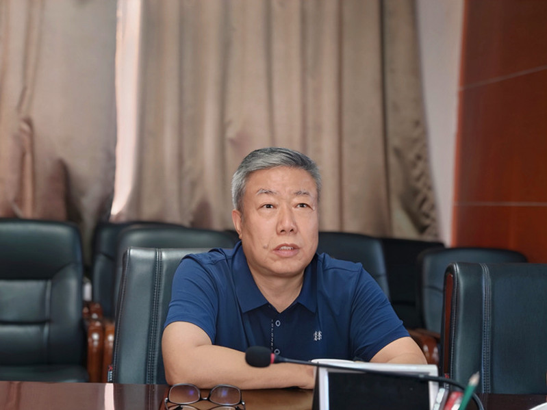 陕西省教育后勤协会会长张玉明作大会总结讲话