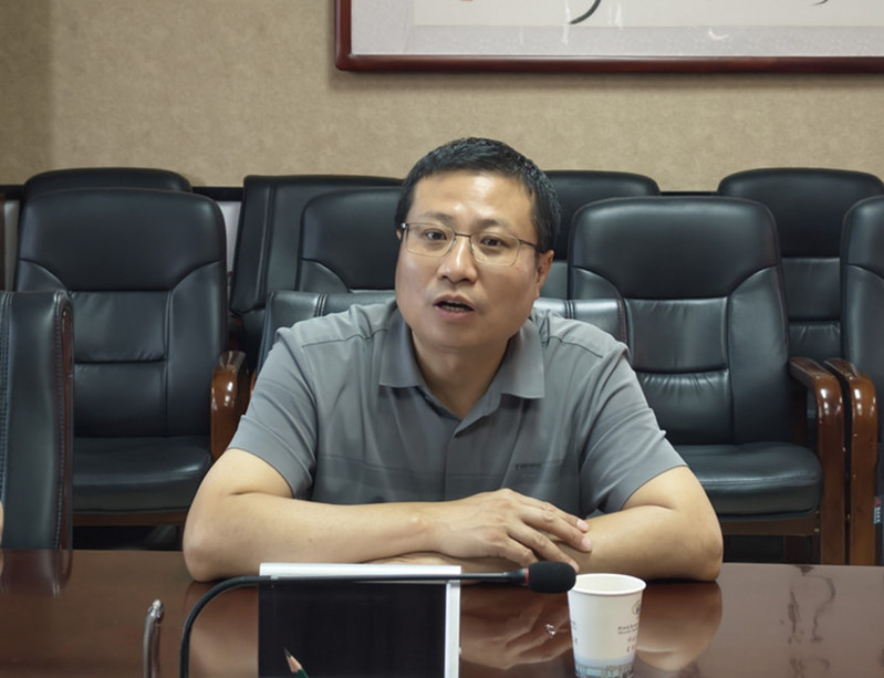 刘明学副校长汇报工作