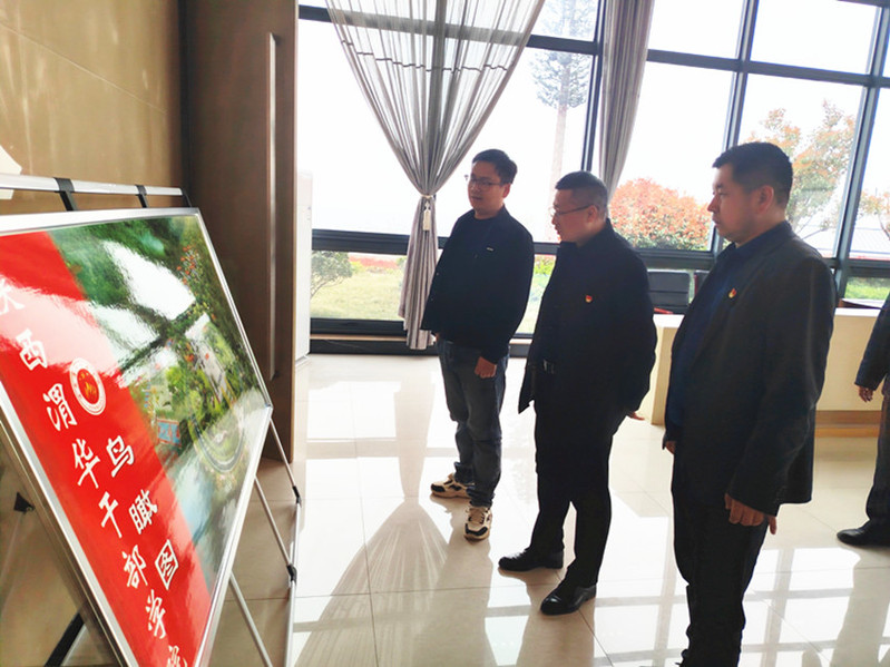 工作人员介绍陕西渭华干部学院基本情况