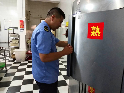 检查餐厅——守护师生舌尖上的安全