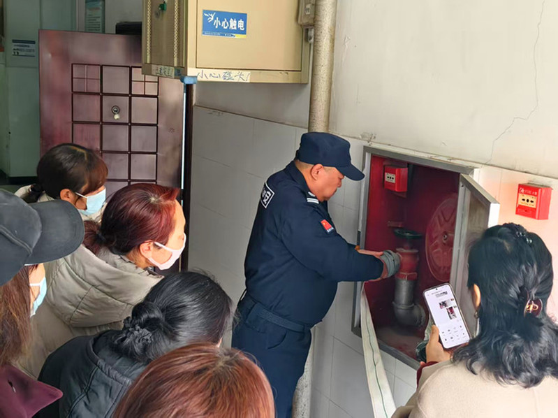 为公寓管理员培训消防水带连接技巧