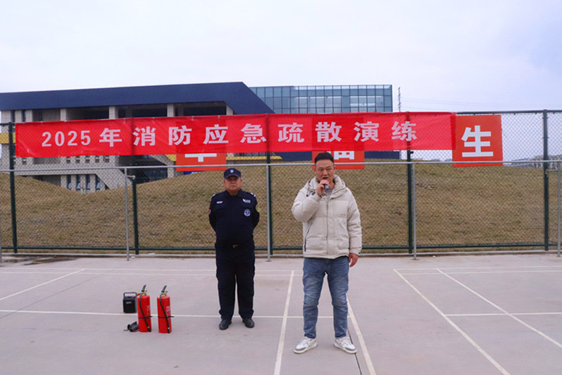 后勤安保处乔梁老师对演练活动进行点评