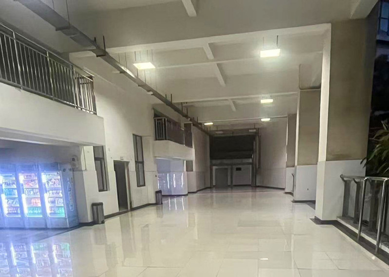 考试楼宇，窗明几净