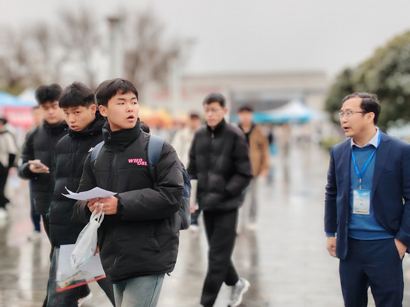后勤安保处副处长郎儒林在单招安保现场