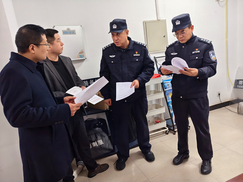 3月14日下午，渭南市公安局经文保支队、高新分局国保大队、白杨派出所负责人来校就单招期间的安保工作进行讨论和沟通，确保单招考试工作的顺利开展