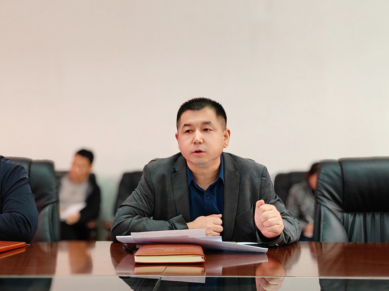 后勤党总支书记李晓飞传达学校党委关于学习教育的部署要求并作动员讲话