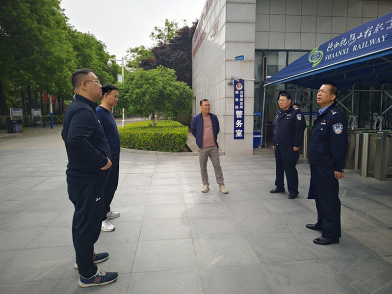渭南市公安局高新分局政保大队民警来校开展校园安全专项检查指导
