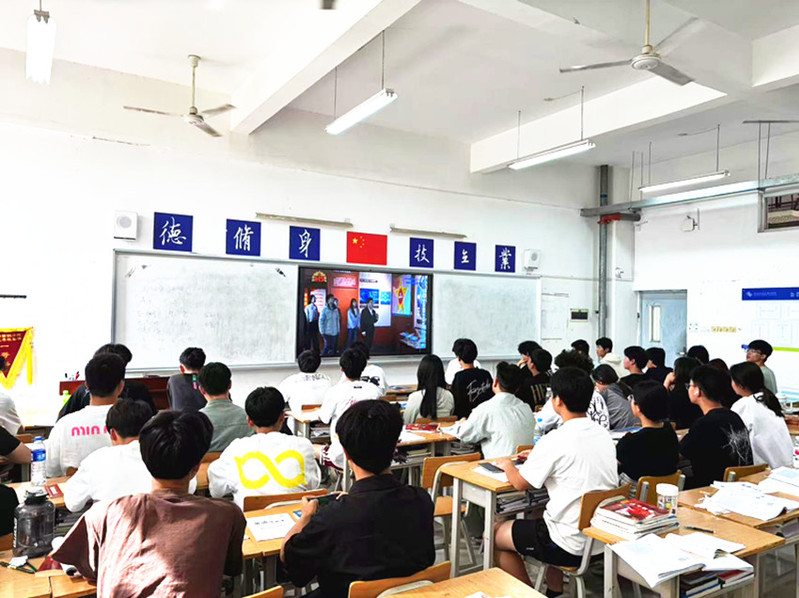 组织师生观看2025年“千万师生同上一堂国家安全教育课”   筑牢国家安全教育防线
