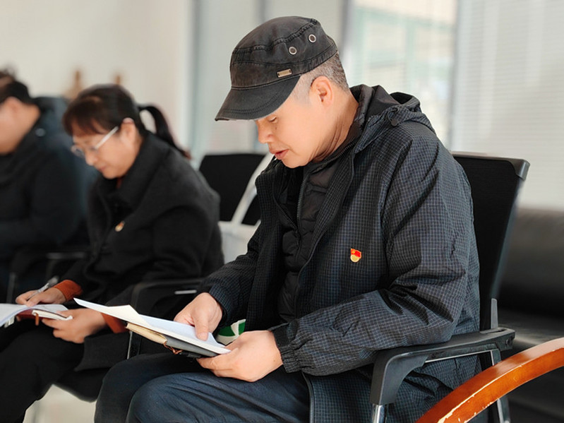 支部党员逐一开展批评与自我批评