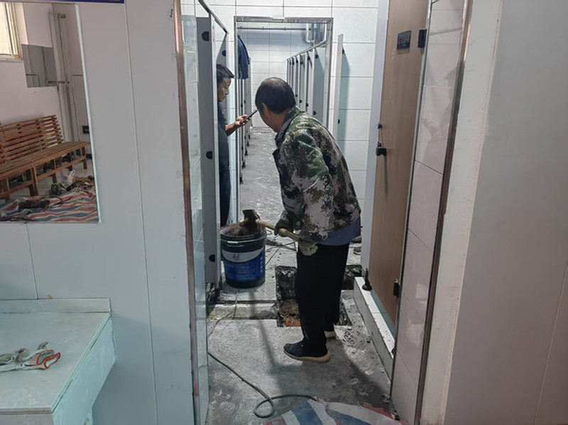 洗浴中心下水管道改造作业