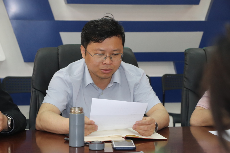后勤党总支统战委员李兵方主持会议